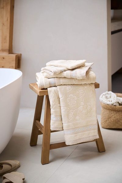 Large Bath Towel Jasmin Jacquard Sand 70x140cm