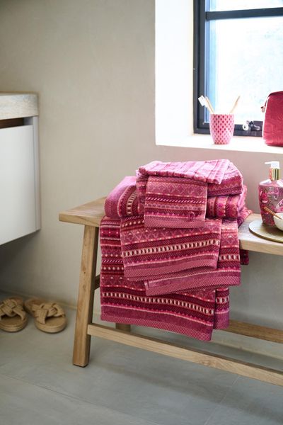 Large Bath Towel Geometric Print Dark Pink 70x140cm